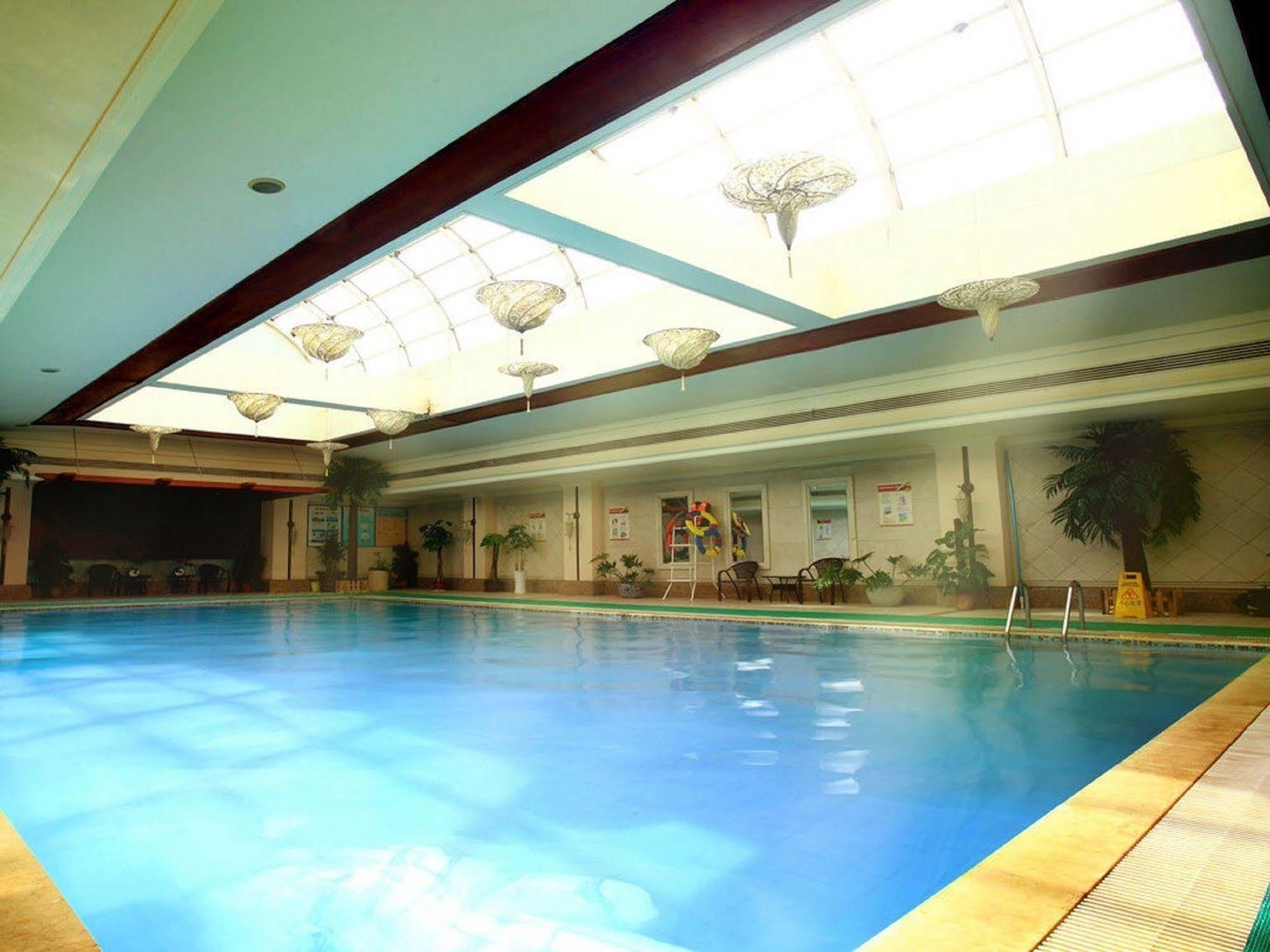Beijing King Wing Hot Spring Hotel Pequim Exterior foto